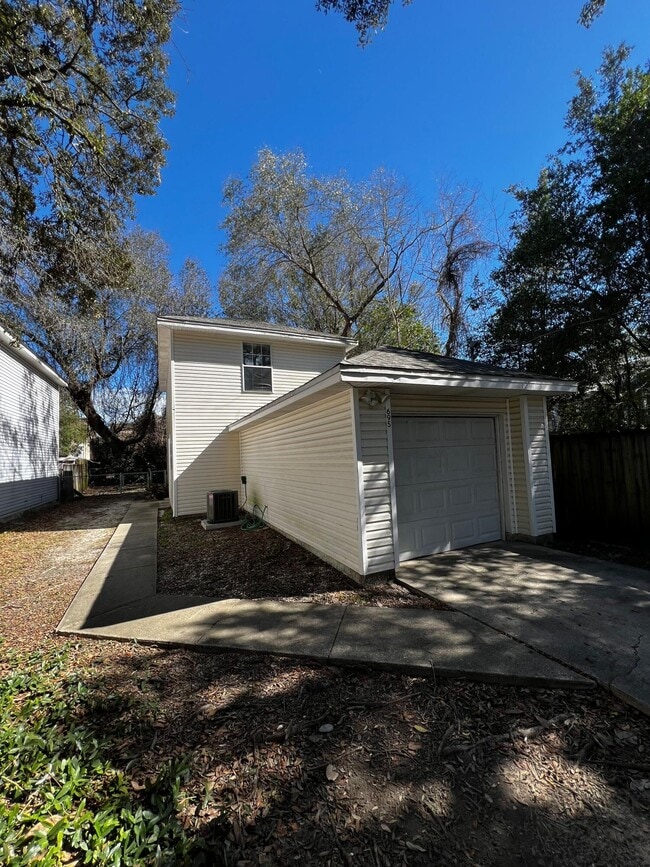 695 Lloyd St in Fort Walton Beach, FL - Building Photo - Building Photo