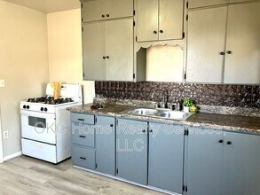 137 SE 1st St in Moore, OK - Building Photo - Building Photo