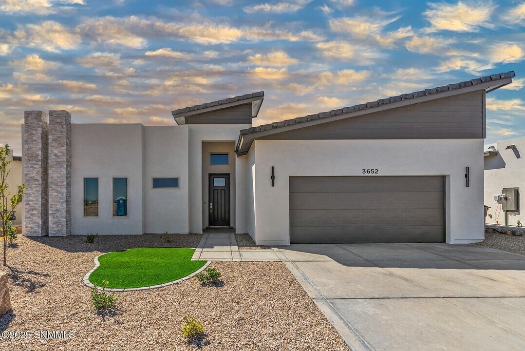 3652 Springhaven Lp in Las Cruces, NM - Building Photo