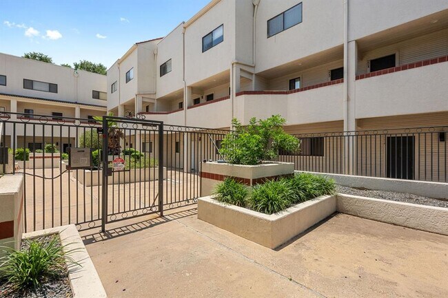 2605 Enfield Rd in Austin, TX - Building Photo - Building Photo