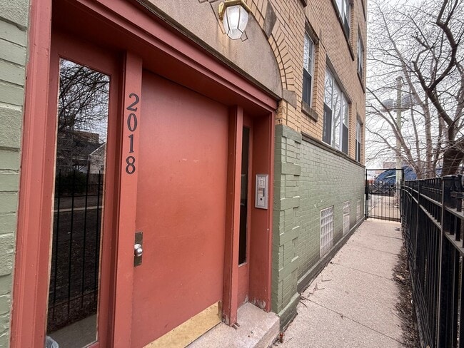 2018 N Spaulding Ave in Chicago, IL - Building Photo - Building Photo