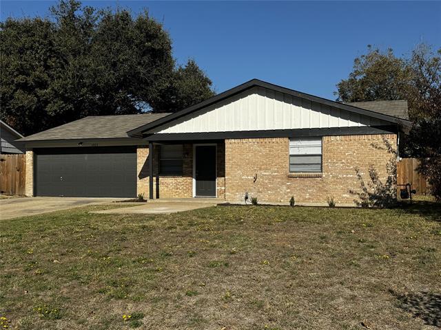 1411 Montclair St in Arlington, TX - Foto de edificio