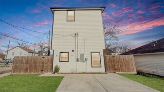 7954 Sayers St in Houston, TX - Building Photo