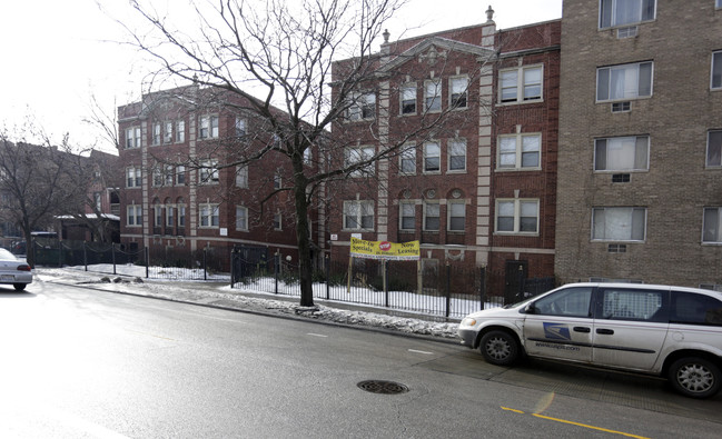 Sunrise Court Apartments in Chicago, IL - Building Photo - Building Photo