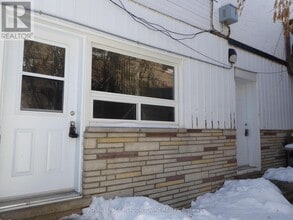 12 Wesleyan St in Halton Hills, ON - Building Photo - Building Photo