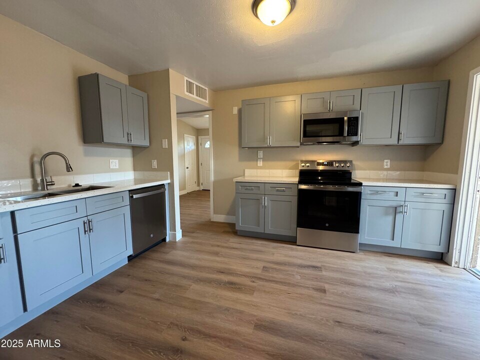 2020 E Arbor Ave in Mesa, AZ - Building Photo