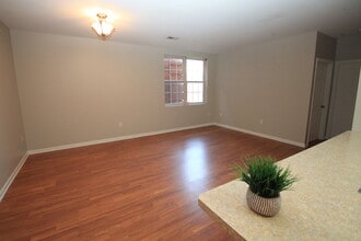 Apartments at The Schoolhouse in South Park, PA - Foto de edificio - Building Photo