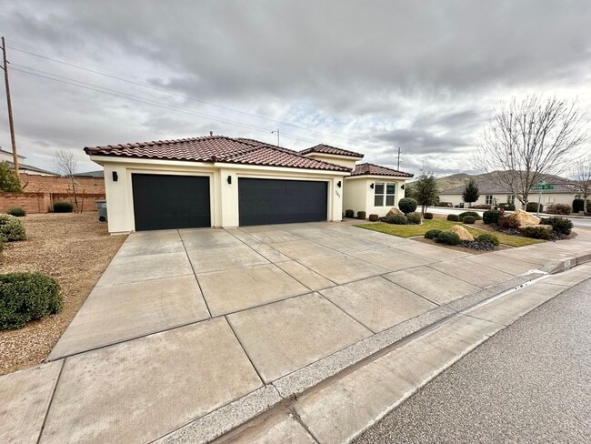 541 Balancing Rock Dr in Washington, UT - Building Photo - Building Photo