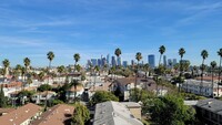 Crestwood Tower Apartments in Los Angeles, CA - Foto de edificio - Building Photo