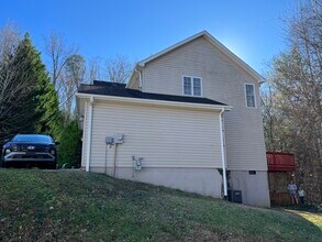 11 Zonna Ct in Candler, NC - Building Photo - Building Photo