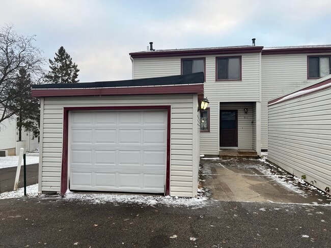 property at 911 40th St NW