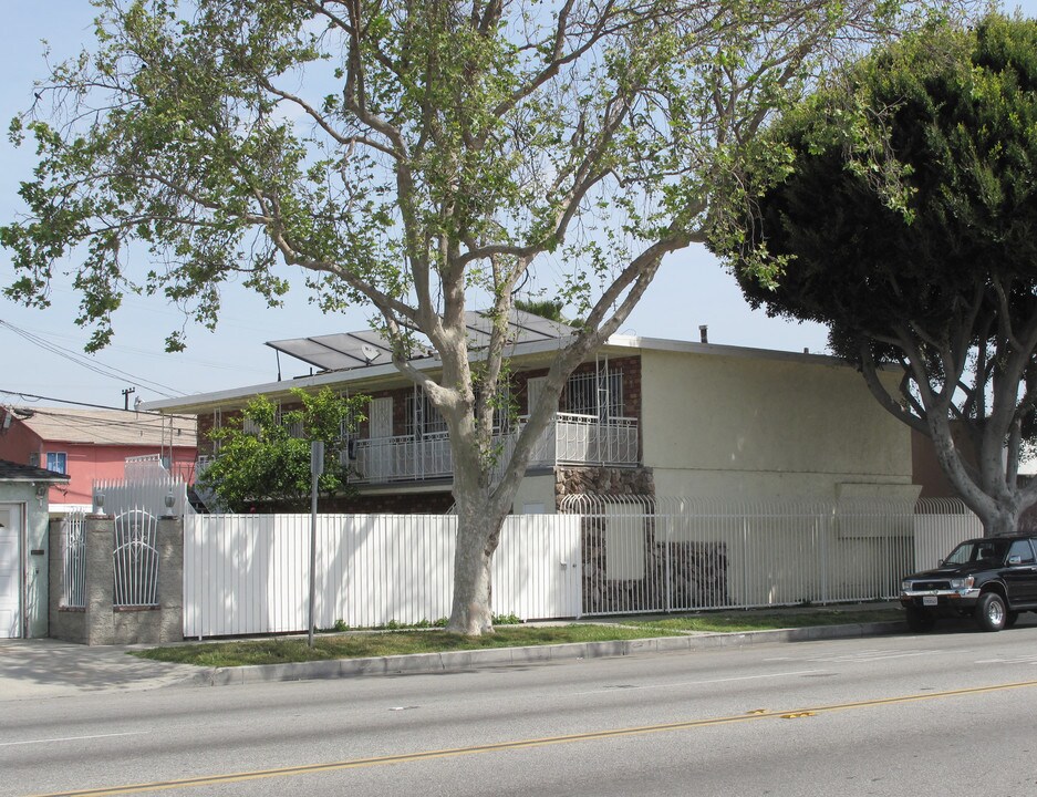 4623 E Compton Blvd in Compton, CA - Foto de edificio