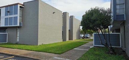 University Square Apartments in Kingsville, TX - Building Photo - Building Photo