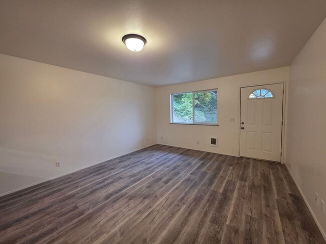 421-423 S 58th St in Springfield, OR - Building Photo - Building Photo