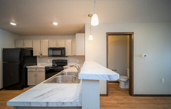 Hosta Townhomes in Sioux Falls, SD - Building Photo - Building Photo