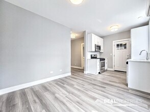 3935 N Janssen Ave in Chicago, IL - Building Photo - Building Photo