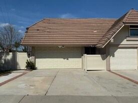 22813 Rio Clara Dr in Santa Clarita, CA - Building Photo