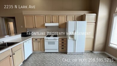 2235 N Lark Ave in Meridian, ID - Building Photo - Building Photo