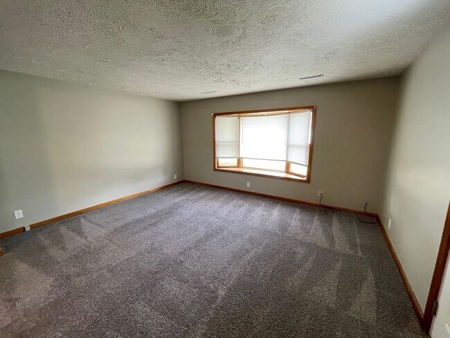 3016 Robert St in Bloomington, IL - Building Photo - Building Photo
