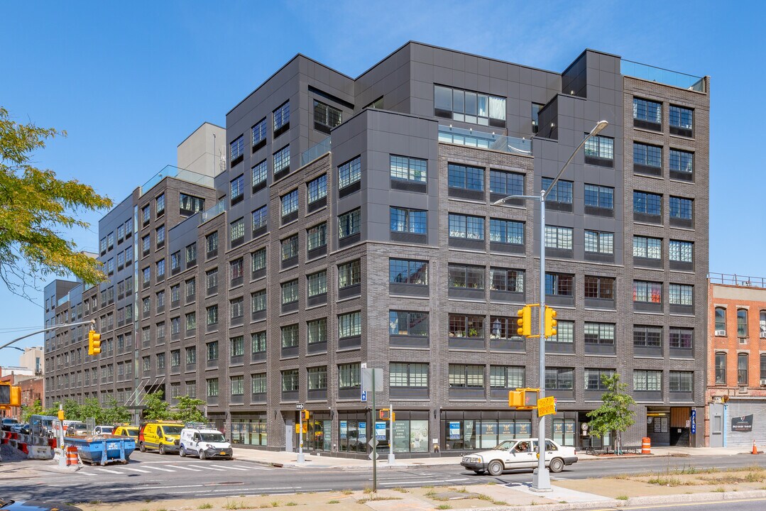 555 Waverly in Brooklyn, NY - Building Photo