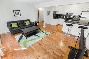 2151 Hamilton St in Regina, SK - Building Photo