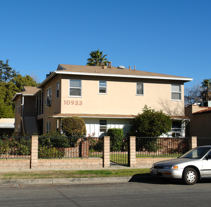 10935 Otsego St in North Hollywood, CA - Building Photo