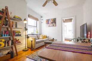 135 W 16th St in New York, NY - Building Photo