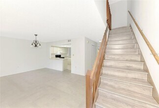 935 Sunridge Way in Sarasota, FL - Foto de edificio - Building Photo