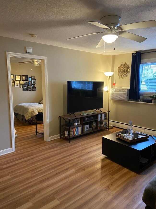 25 Arlington Rd, Unit 3 2 in Woburn, MA - Foto de edificio - Building Photo