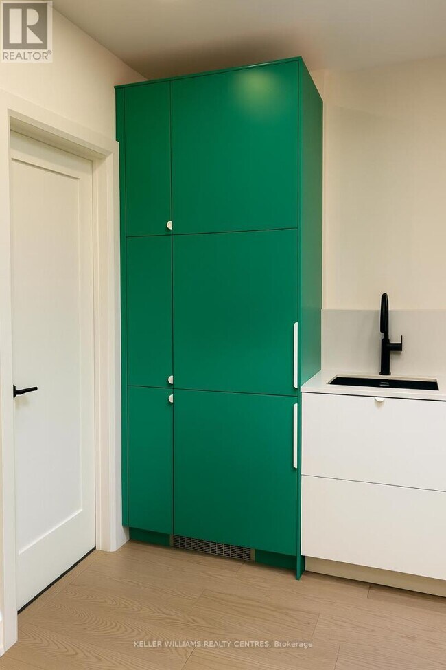 2034 Danforth Ave in Toronto, ON - Building Photo - Building Photo