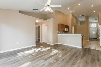 515 Somerstone Dr in Valrico, FL - Building Photo - Building Photo