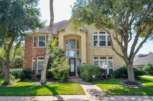 7934 Woodcrest Ct in Sugar Land, TX - Building Photo