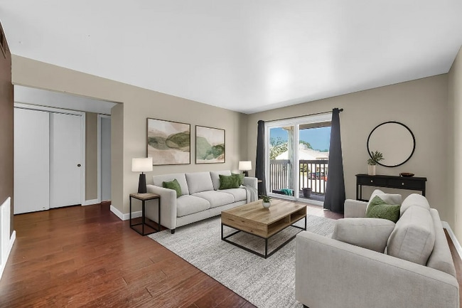 1066 Millpond Rd in Valparaiso, IN - Foto de edificio - Building Photo