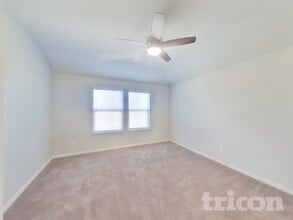 13523 Emerson Wy, Unit 2313 in Saint Hedwig, TX - Foto de edificio - Building Photo