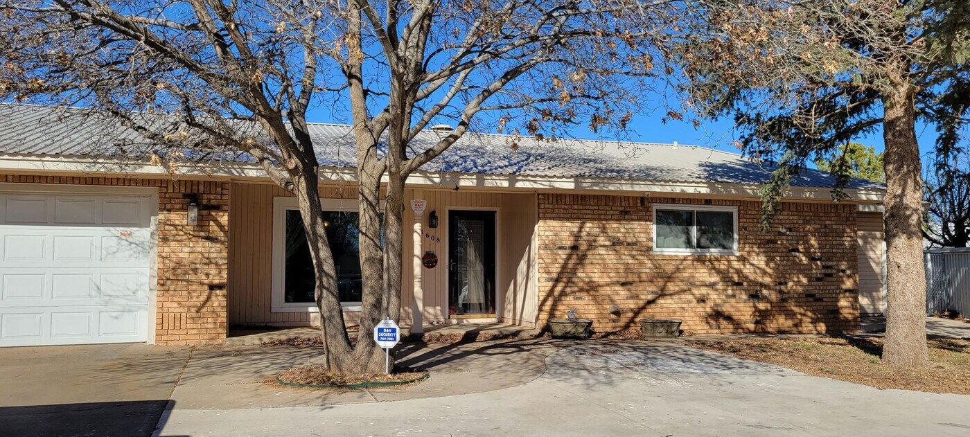 1608 Claremont Terrace in Clovis, NM - Building Photo