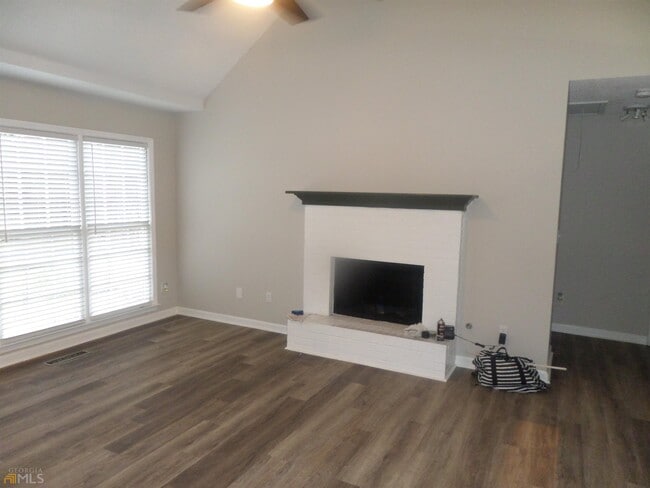 4075 Springlake Cir in Buford, GA - Building Photo - Building Photo