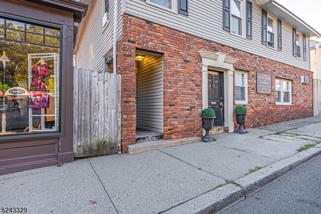 property at 910 Main St