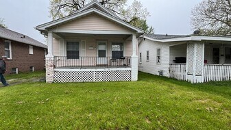 1329 E Riverside Ave in Decatur, IL - Building Photo