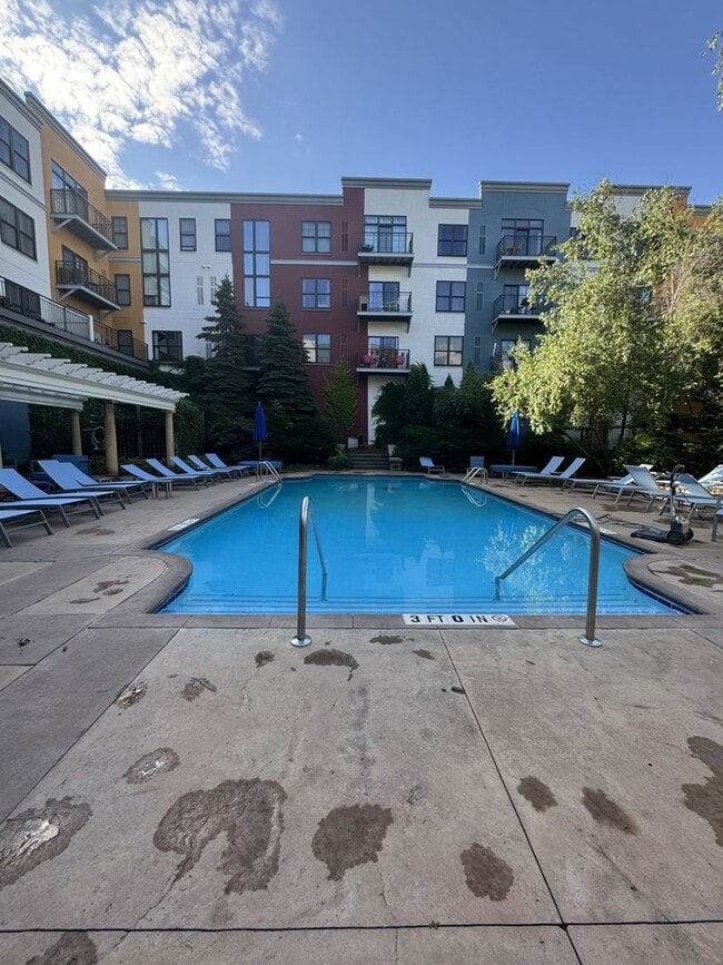 4525 Park Commons Dr in St. Louis Park, MN - Building Photo - Building Photo