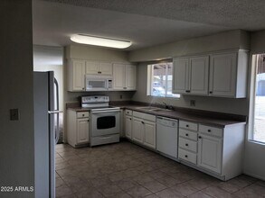 26 E Duke Dr in Tempe, AZ - Building Photo - Building Photo