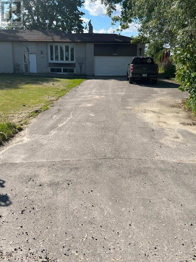 3032 Boston Mills Rd in Caledon, ON - Building Photo - Building Photo