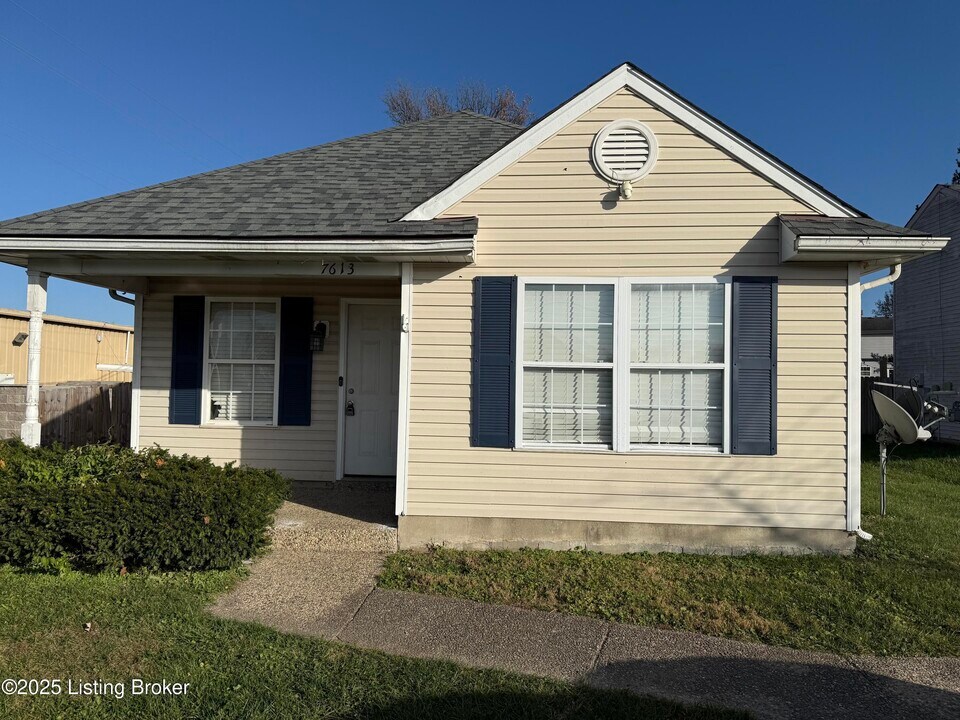 7613 Beulah Church Rd in Louisville, KY - Building Photo