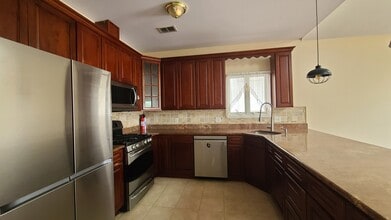 43 Ravine Ave, Unit 2 in Jersey City, NJ - Building Photo - Building Photo