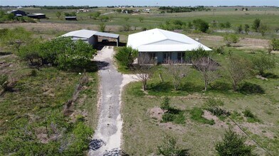 333 Co Rd 497 in Taylor, TX - Building Photo - Building Photo