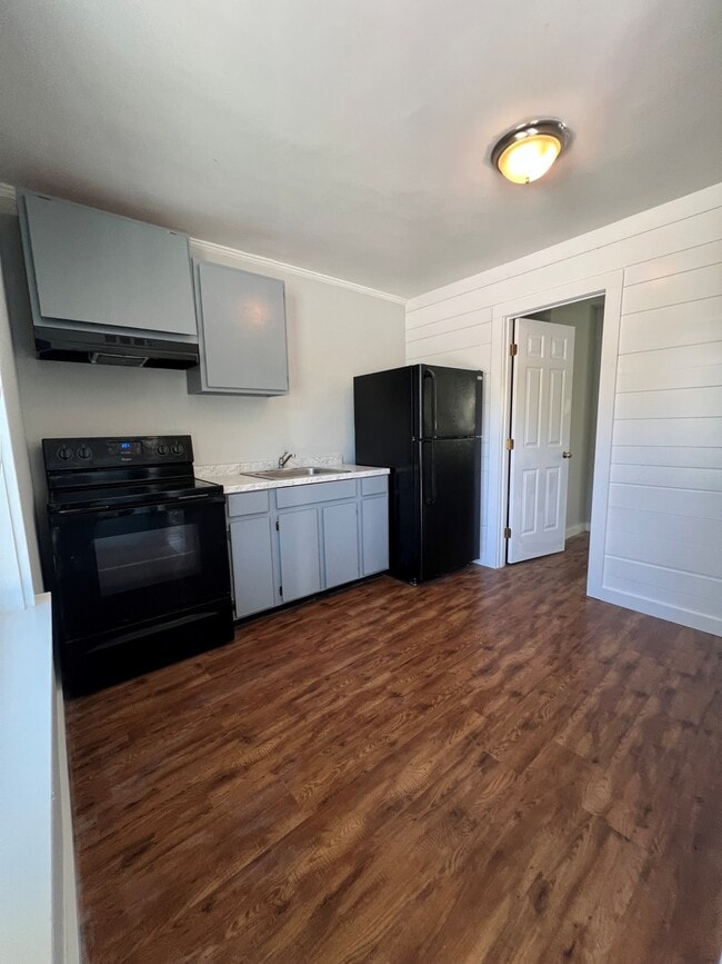 2413 S Fraser St, Unit 1-Bedroom