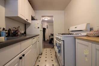 49 Broadway, Unit #6 in Arlington, MA - Foto de edificio - Building Photo