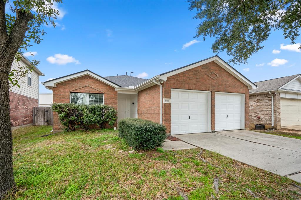 19923 Cypresswood Glen in Spring, TX - Building Photo