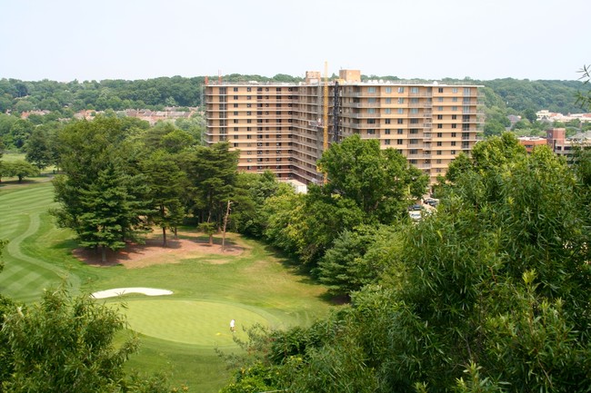 Dolley Madison Towers in Arlington, VA - Foto de edificio - Building Photo