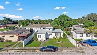 401 NW 16th Ave, Unit Apt N in Fort Lauderdale, FL - Foto de edificio - Building Photo