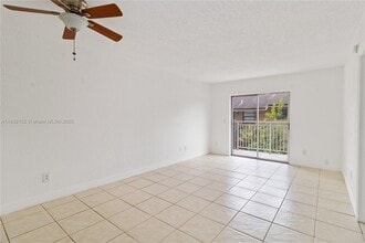 1095 W 77th St in Hialeah, FL - Building Photo - Building Photo